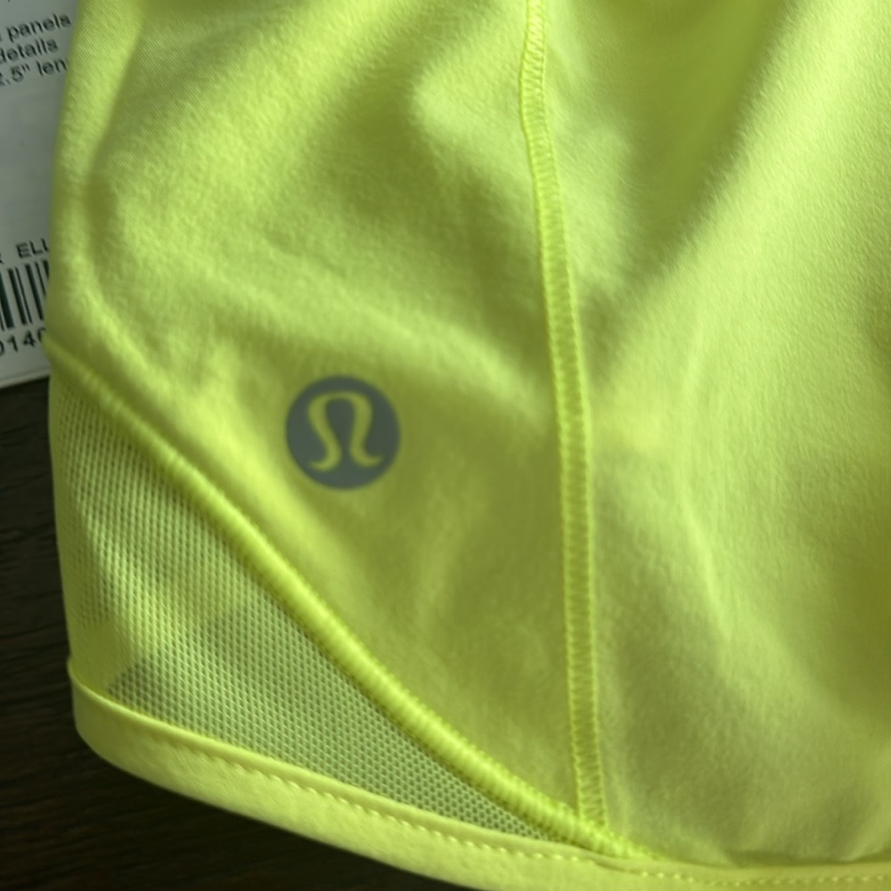 Lululemon🍋 | Hotty Hot Low-Rise Shorts 2.5
Highlight Yellow - Picture 3 of 4